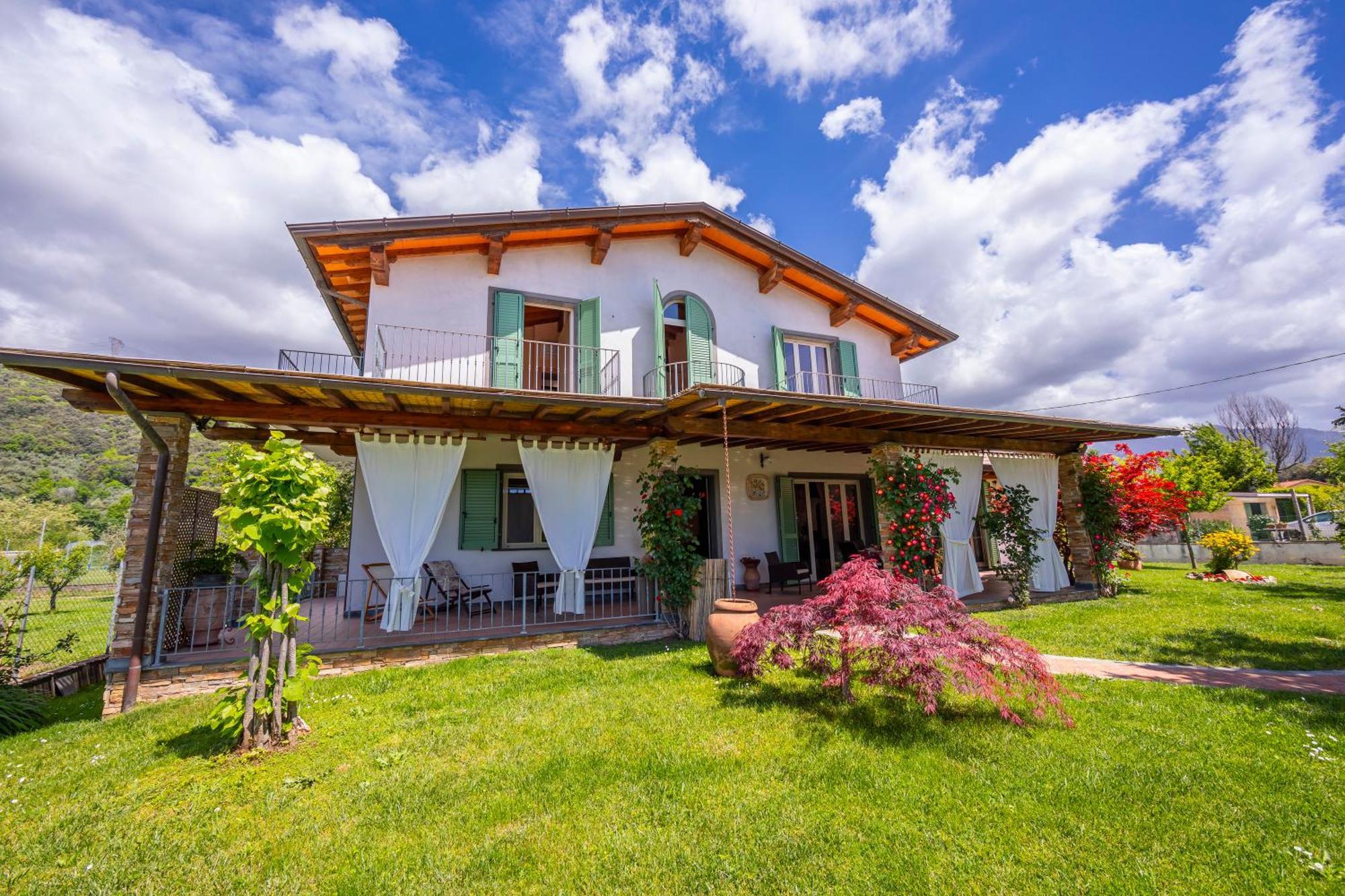 Villa Clara Few Km From The Sea - Happy Rentals Пьетразанта Экстерьер фото